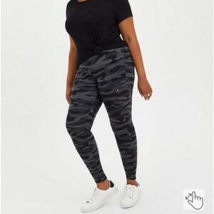 Torrid 3 camo print Full Length Signature Waist Ponte Cargo Legging